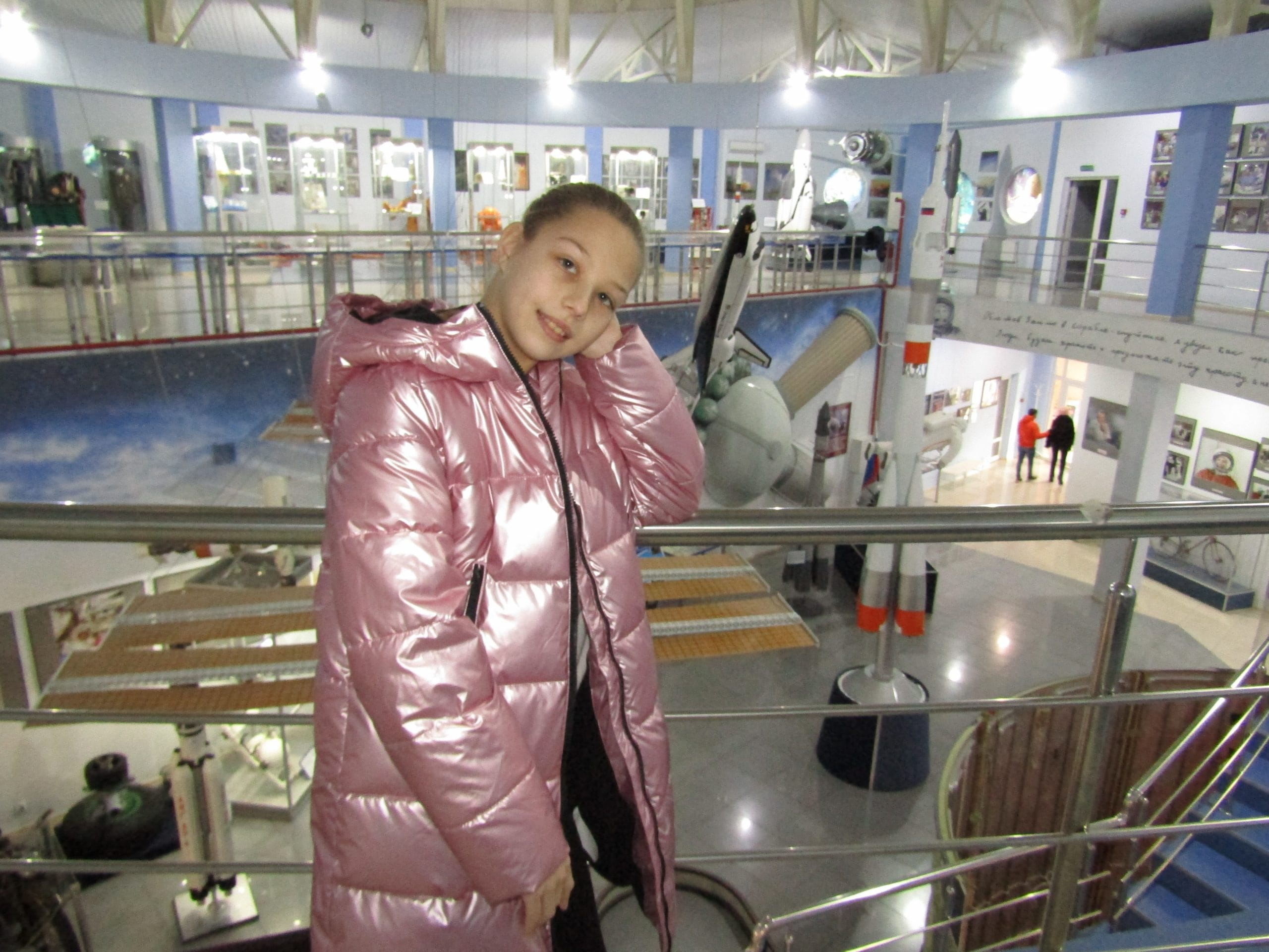 Архипо-Осиповка музей косм с мамой.JPG